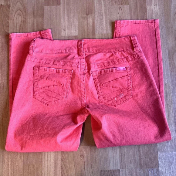𝅺Seven7 Distressed Cropped Jeans, Coral Color, Size 4‎ - Picture 7 of 12